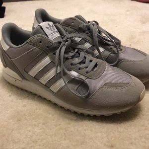 Adidas old school style sneaker